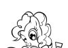 Colorear a Pinkie Pie junto al buzón de las niñas